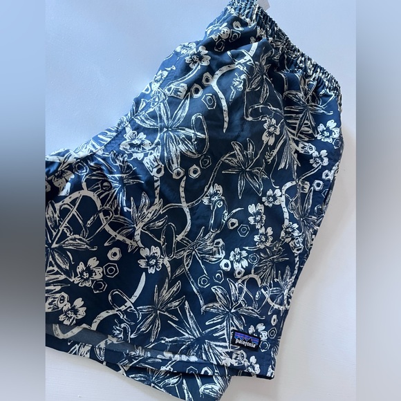 Patagonia short sleeve shirt and Baggies! - Picture 4 of 7